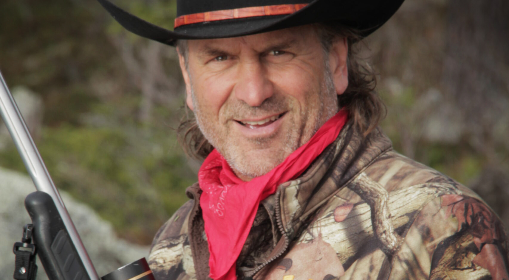 An image of Jim Shockey on one of his Hunting Consortium booked hunting trips to sweeden with one of our hunting outfitters