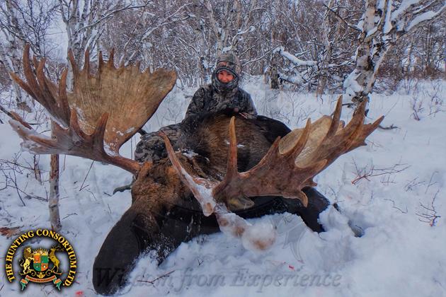 World Record Moose Hunting. The World's Largest Moose World Record. Russian Moose Hunting. Russian Moose Hunt Moose in Russia. The Biggest Moose in the world. 756 ⅛” a sizeable Chukotka Moose.